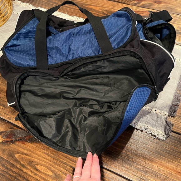 Reebok Blue and Black Men's Large Duffle Bag, GUC, multiple compartments - Picture 3 of 14